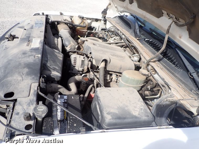 image for item DC4076 2002 Chevrolet Silverado 3500  utility bed pickup truck