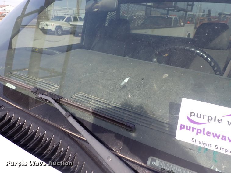 image for item DC4076 2002 Chevrolet Silverado 3500  utility bed pickup truck