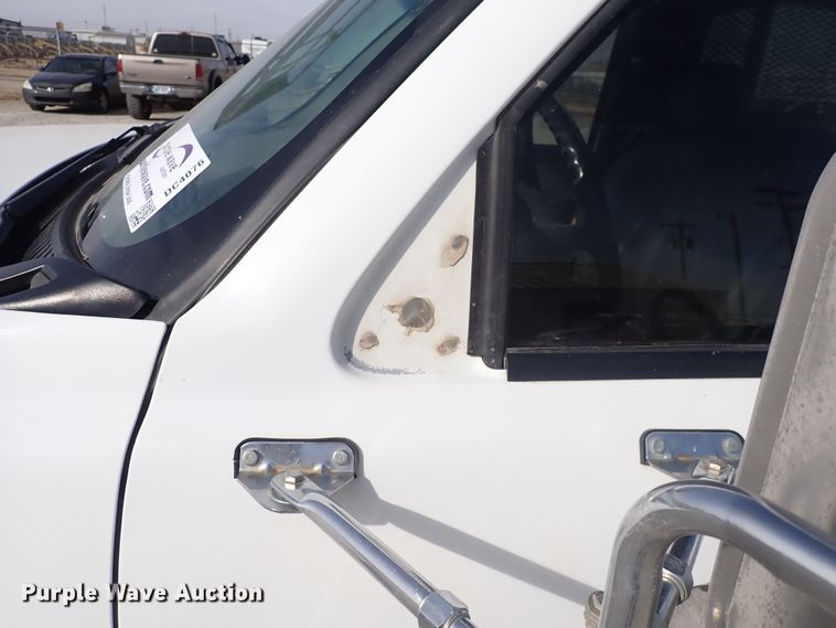 image for item DC4076 2002 Chevrolet Silverado 3500  utility bed pickup truck