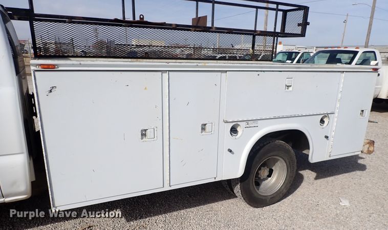 image for item DC4076 2002 Chevrolet Silverado 3500  utility bed pickup truck