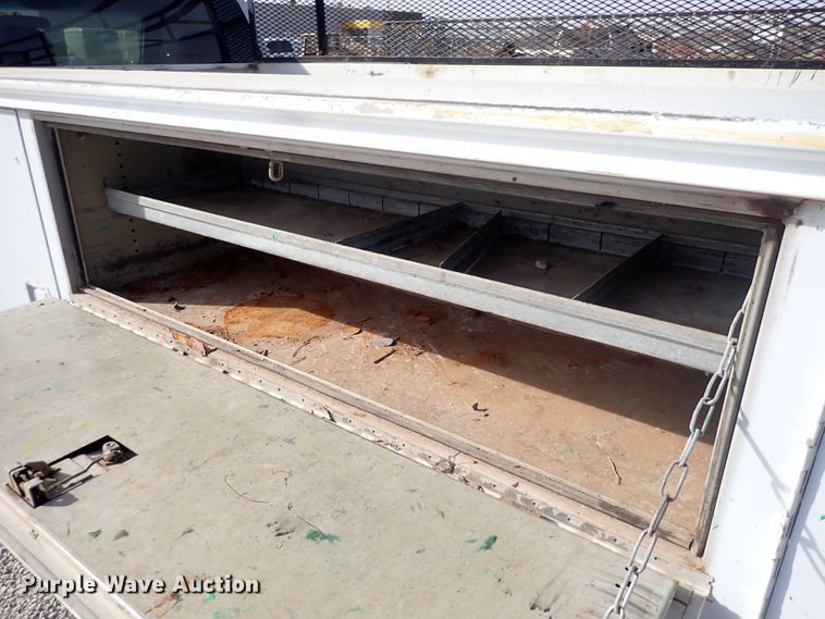 image for item DC4076 2002 Chevrolet Silverado 3500  utility bed pickup truck