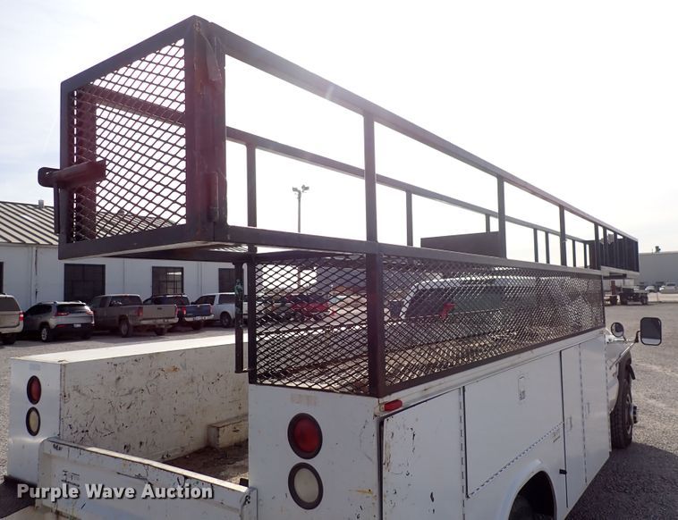 image for item DC4076 2002 Chevrolet Silverado 3500  utility bed pickup truck