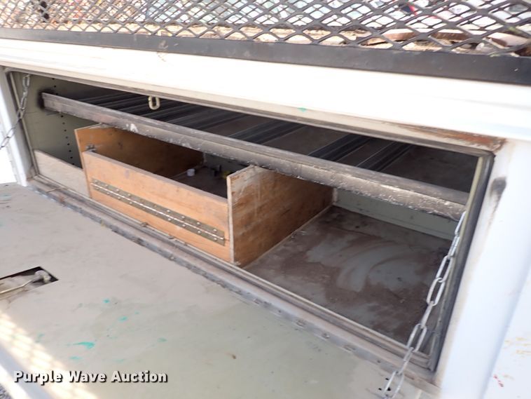 image for item DC4076 2002 Chevrolet Silverado 3500  utility bed pickup truck