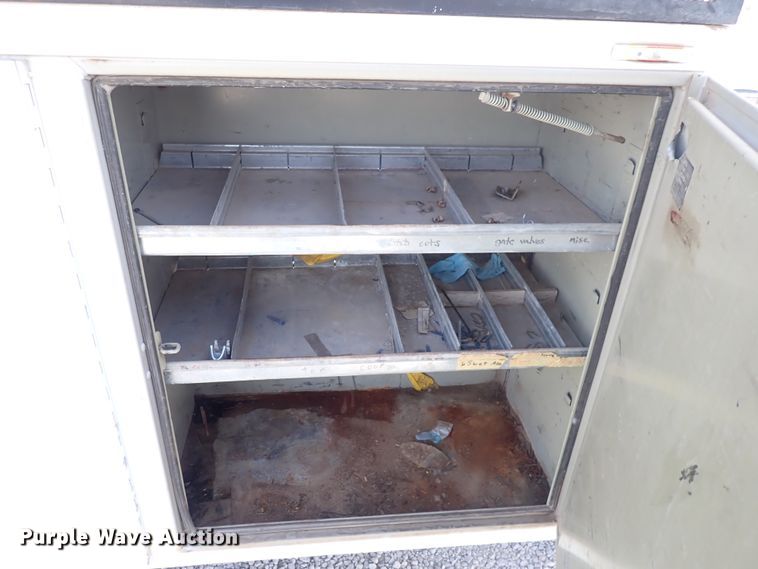 image for item DC4076 2002 Chevrolet Silverado 3500  utility bed pickup truck