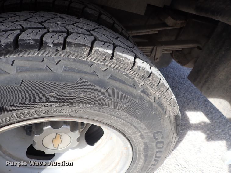 image for item DC4076 2002 Chevrolet Silverado 3500  utility bed pickup truck