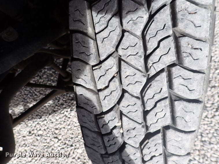 image for item DC4076 2002 Chevrolet Silverado 3500  utility bed pickup truck