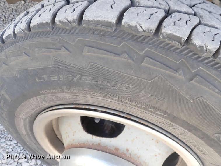 image for item DC4076 2002 Chevrolet Silverado 3500  utility bed pickup truck