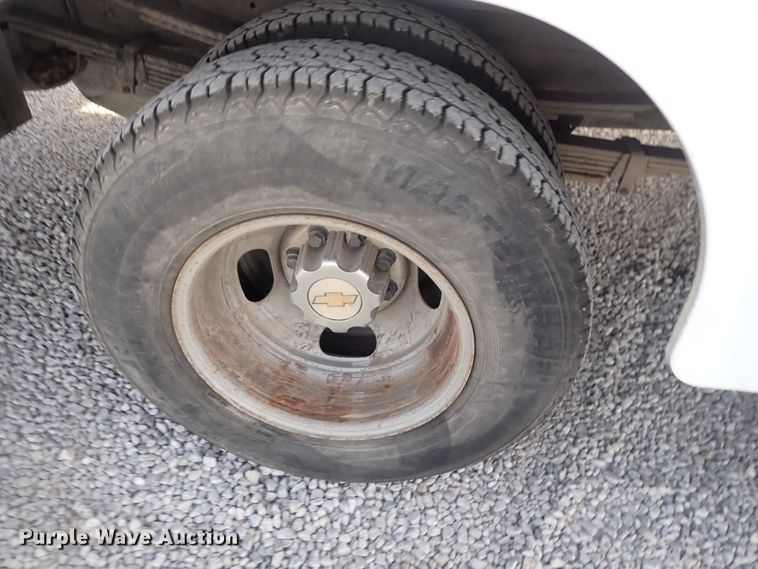 image for item DC4076 2002 Chevrolet Silverado 3500  utility bed pickup truck