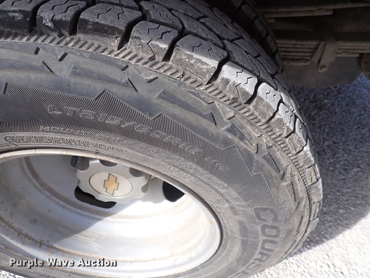 image for item DC4076 2002 Chevrolet Silverado 3500  utility bed pickup truck