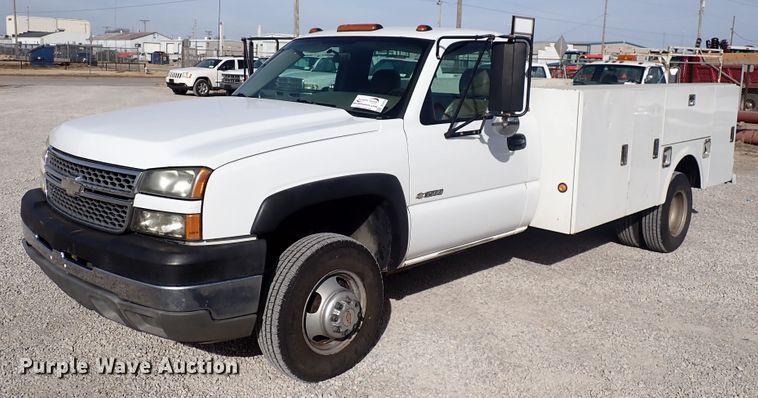 image for item DC4079 2005 Chevrolet Silverado 3500  utility bed pickup truck