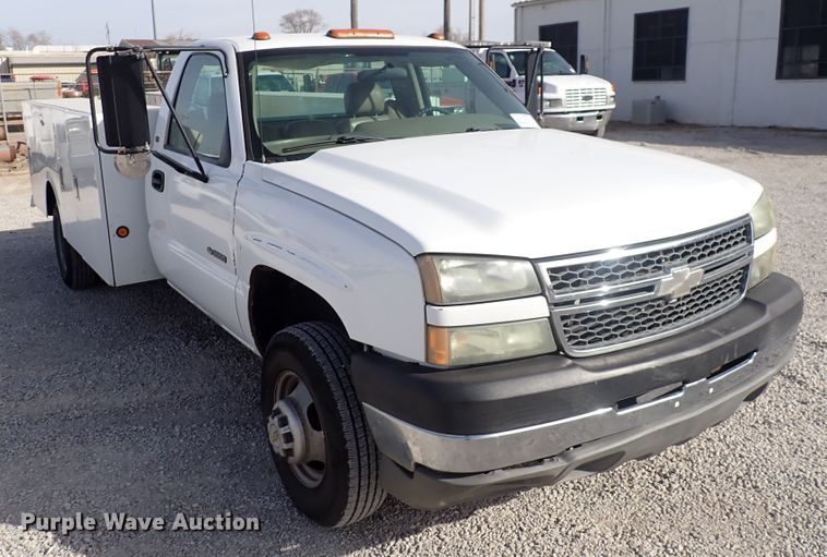image for item DC4079 2005 Chevrolet Silverado 3500  utility bed pickup truck