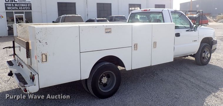 image for item DC4079 2005 Chevrolet Silverado 3500  utility bed pickup truck