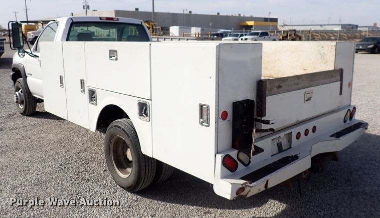 image for item DC4079 2005 Chevrolet Silverado 3500  utility bed pickup truck