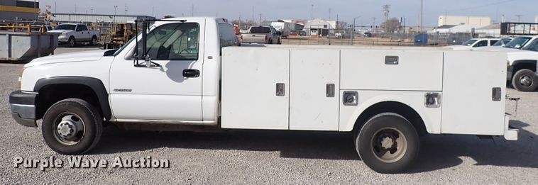 image for item DC4079 2005 Chevrolet Silverado 3500  utility bed pickup truck