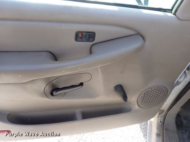 image for item DC4079 2005 Chevrolet Silverado 3500  utility bed pickup truck