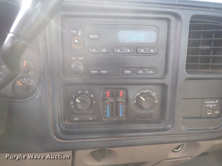 image for item DC4079 2005 Chevrolet Silverado 3500  utility bed pickup truck