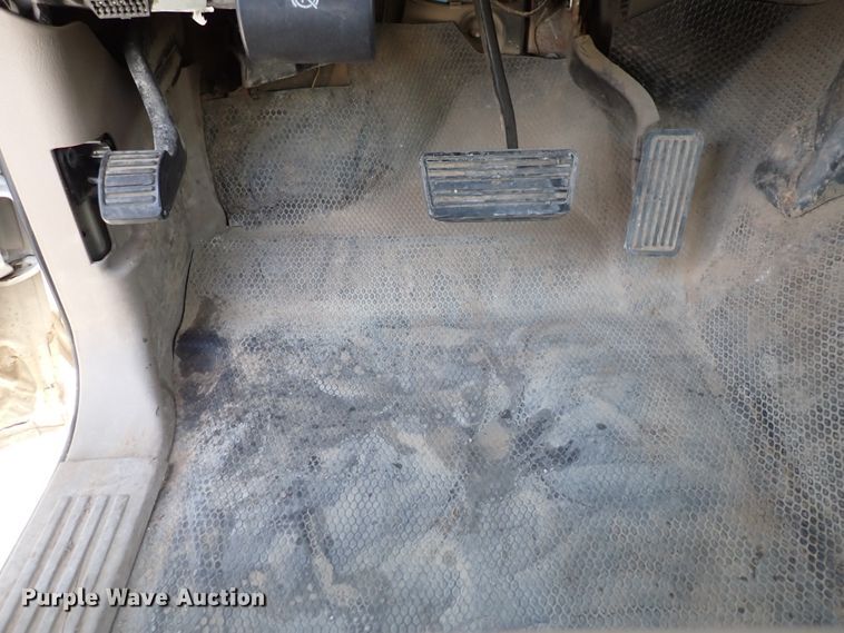 image for item DC4079 2005 Chevrolet Silverado 3500  utility bed pickup truck