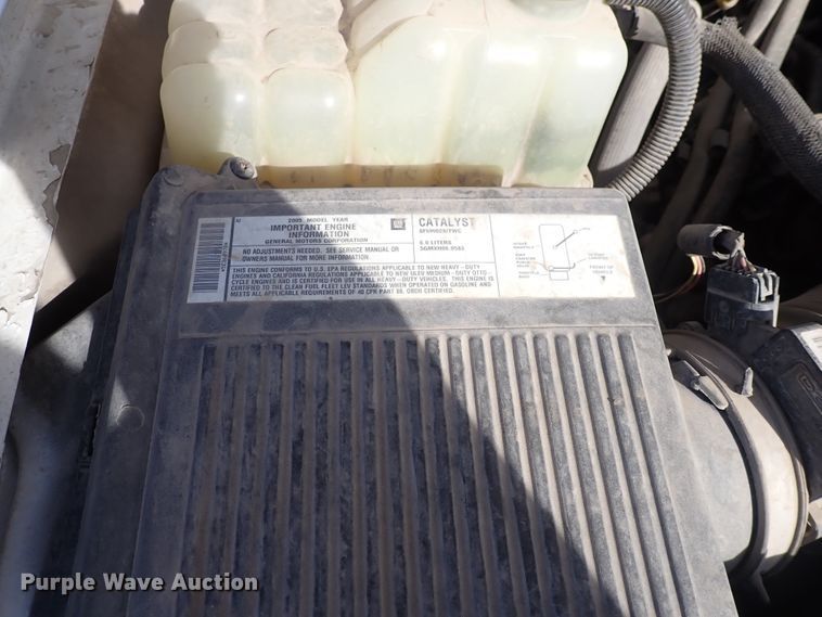 image for item DC4079 2005 Chevrolet Silverado 3500  utility bed pickup truck