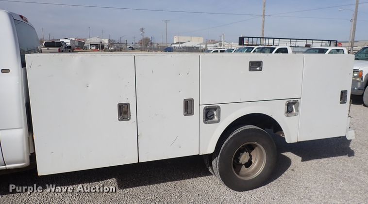 image for item DC4079 2005 Chevrolet Silverado 3500  utility bed pickup truck