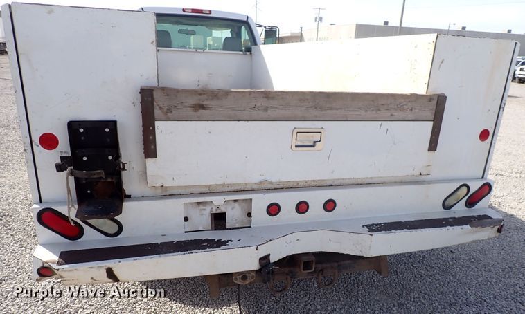 image for item DC4079 2005 Chevrolet Silverado 3500  utility bed pickup truck