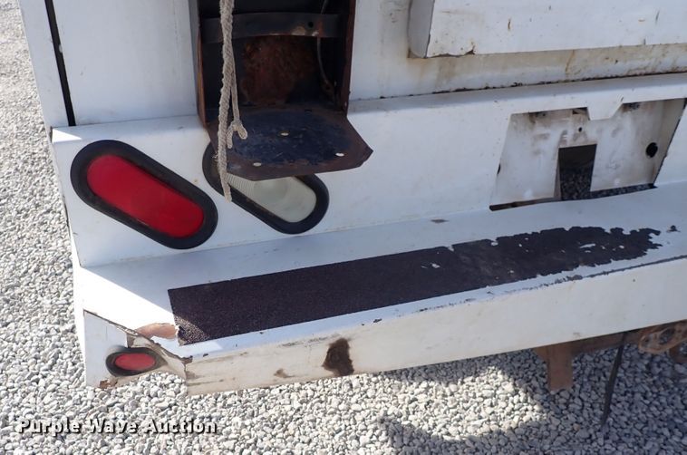 image for item DC4079 2005 Chevrolet Silverado 3500  utility bed pickup truck