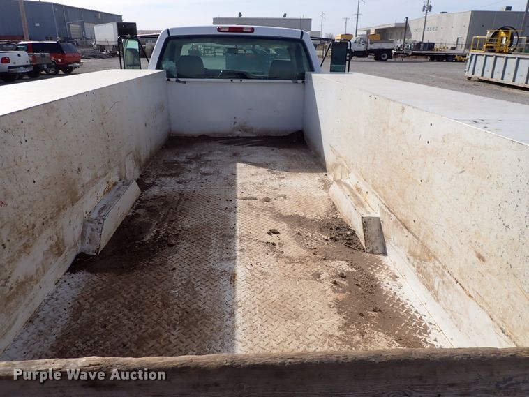 image for item DC4079 2005 Chevrolet Silverado 3500  utility bed pickup truck