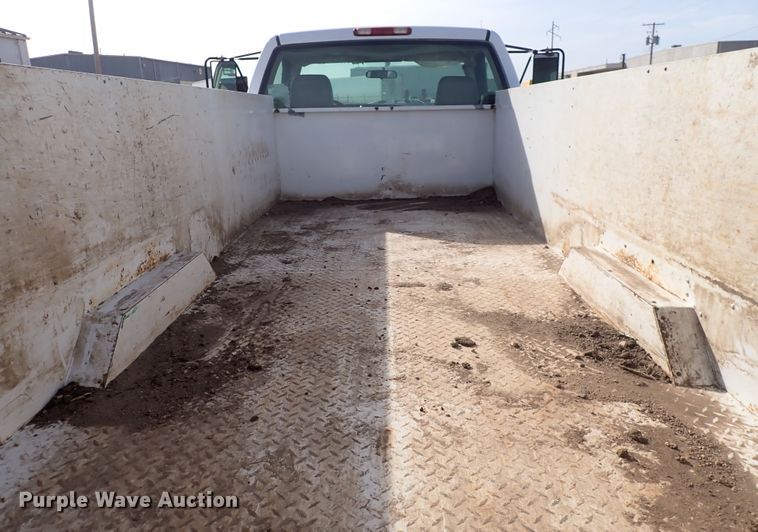 image for item DC4079 2005 Chevrolet Silverado 3500  utility bed pickup truck
