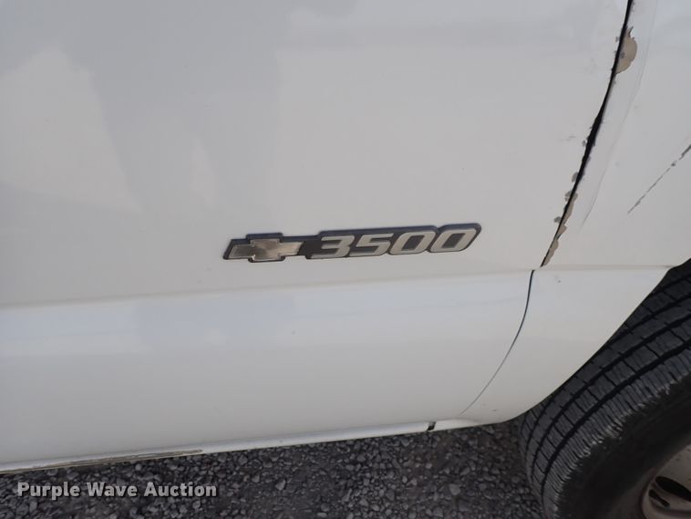 image for item DC4079 2005 Chevrolet Silverado 3500  utility bed pickup truck