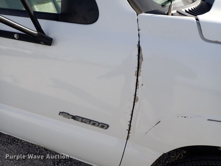 image for item DC4079 2005 Chevrolet Silverado 3500  utility bed pickup truck