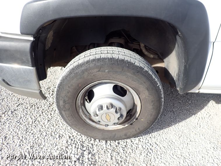 image for item DC4079 2005 Chevrolet Silverado 3500  utility bed pickup truck