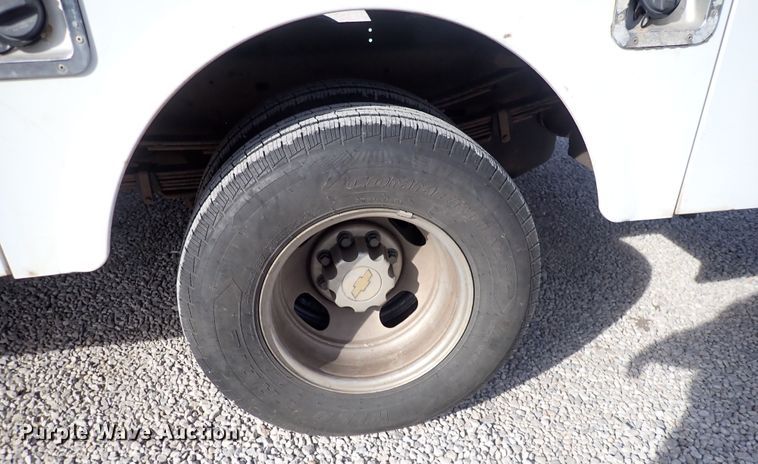 image for item DC4079 2005 Chevrolet Silverado 3500  utility bed pickup truck