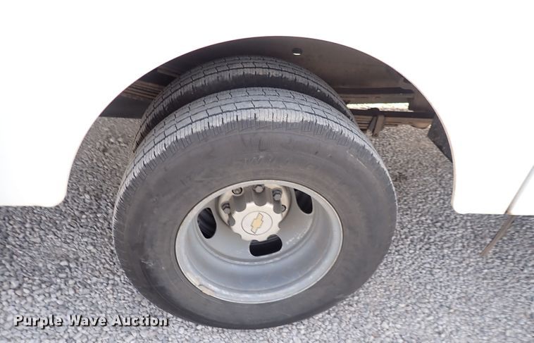 image for item DC4079 2005 Chevrolet Silverado 3500  utility bed pickup truck