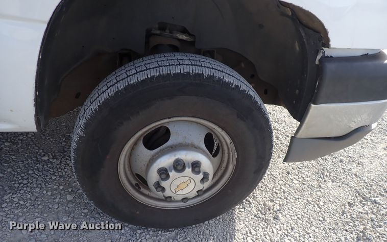 image for item DC4079 2005 Chevrolet Silverado 3500  utility bed pickup truck