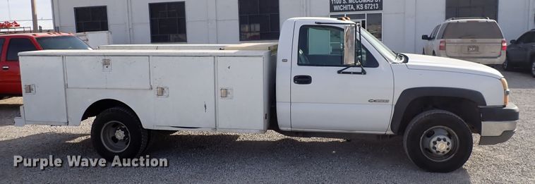 image for item DC4080 2003 Chevrolet Silverado 3500  utility bed pickup truck