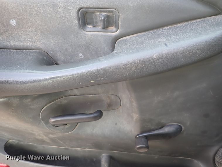 image for item DC4080 2003 Chevrolet Silverado 3500  utility bed pickup truck