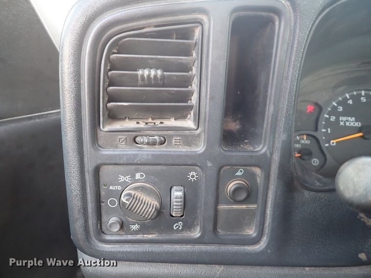 image for item DC4080 2003 Chevrolet Silverado 3500  utility bed pickup truck