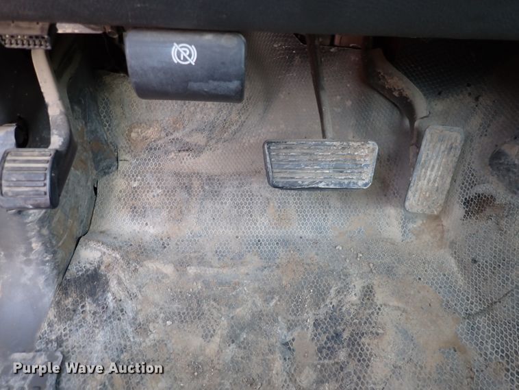 image for item DC4080 2003 Chevrolet Silverado 3500  utility bed pickup truck