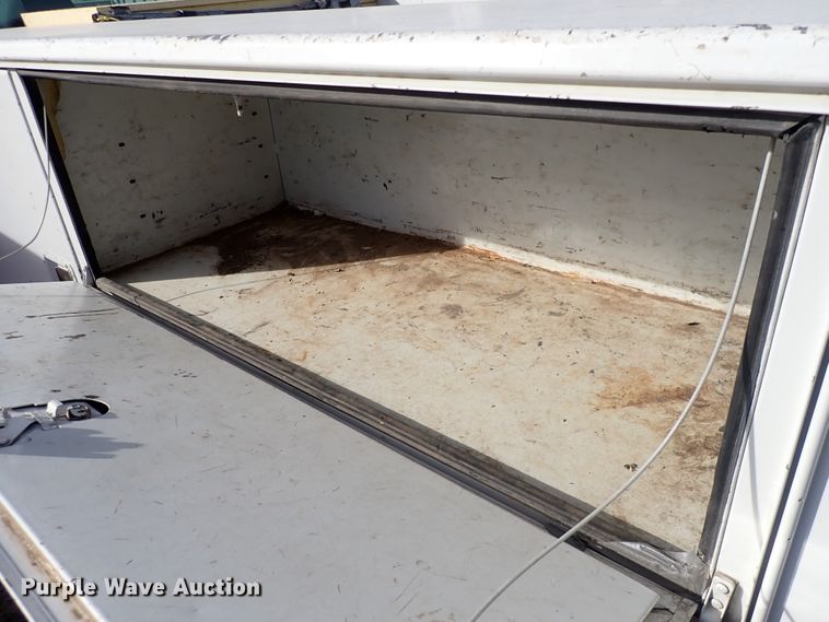 image for item DC4080 2003 Chevrolet Silverado 3500  utility bed pickup truck