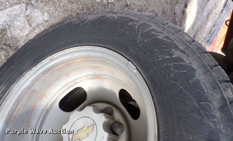 image for item DC4080 2003 Chevrolet Silverado 3500  utility bed pickup truck