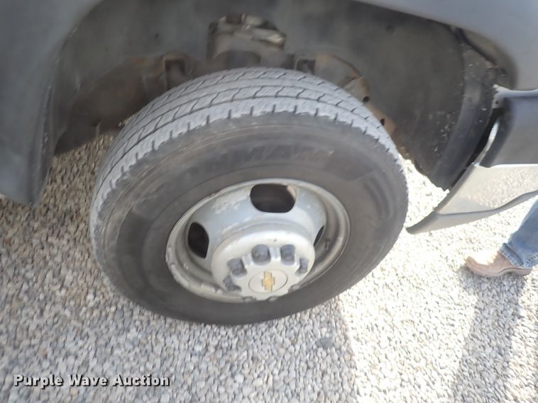 image for item DC4080 2003 Chevrolet Silverado 3500  utility bed pickup truck