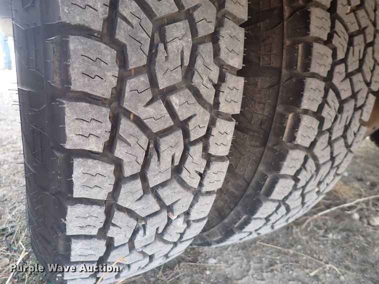 image for item DC4080 2003 Chevrolet Silverado 3500  utility bed pickup truck