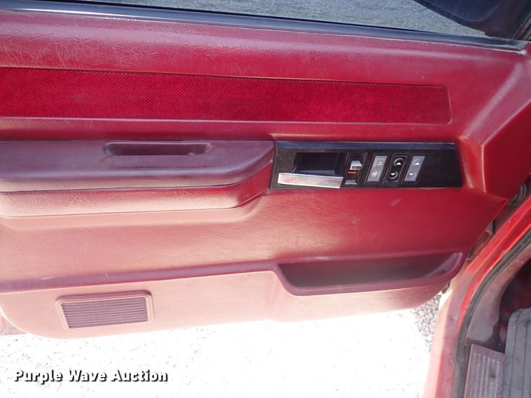 image for item DC4081 1992 Chevrolet K3500  flatbed pickup truck