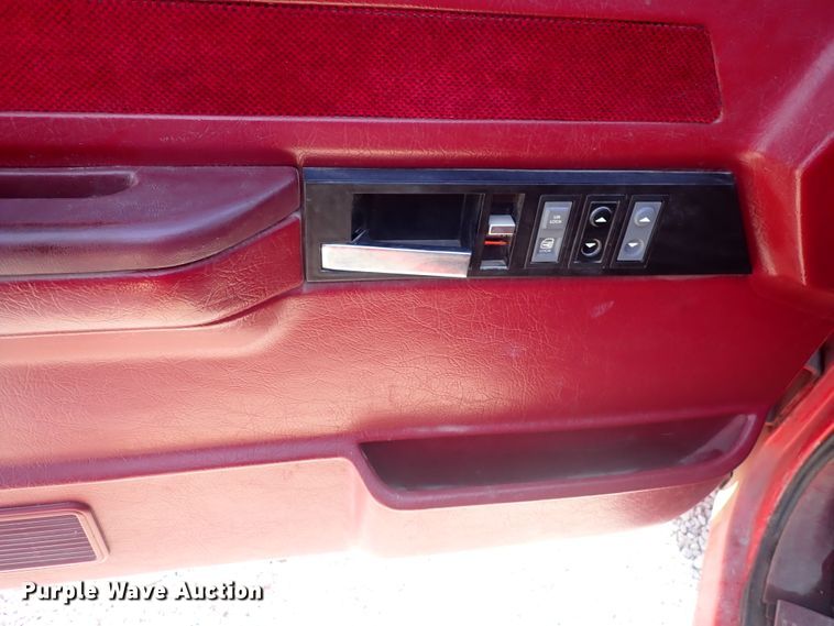 image for item DC4081 1992 Chevrolet K3500  flatbed pickup truck