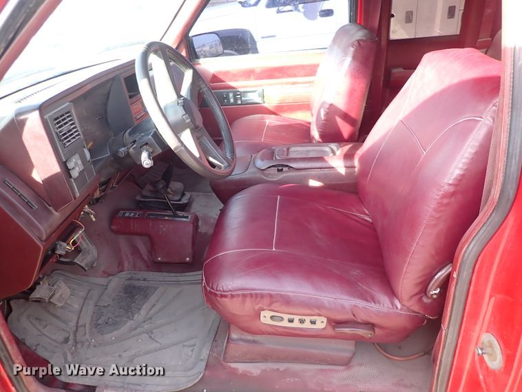 image for item DC4081 1992 Chevrolet K3500  flatbed pickup truck