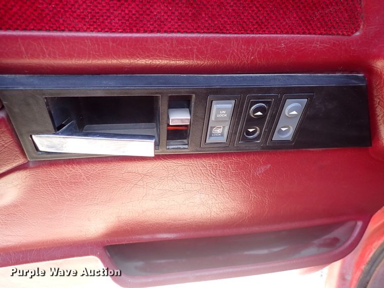 image for item DC4081 1992 Chevrolet K3500  flatbed pickup truck