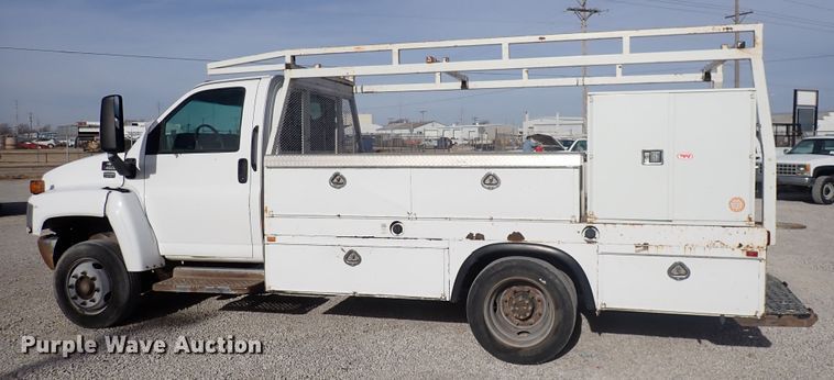 image for item DC4082 2003 Chevrolet C4500  utility / service truck