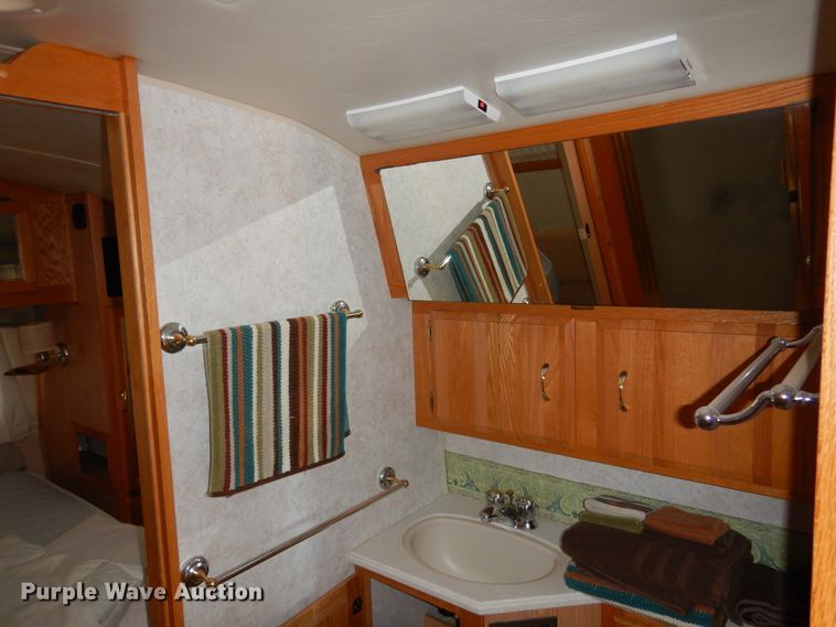 image for item DF0106 2004 Airstream  camper