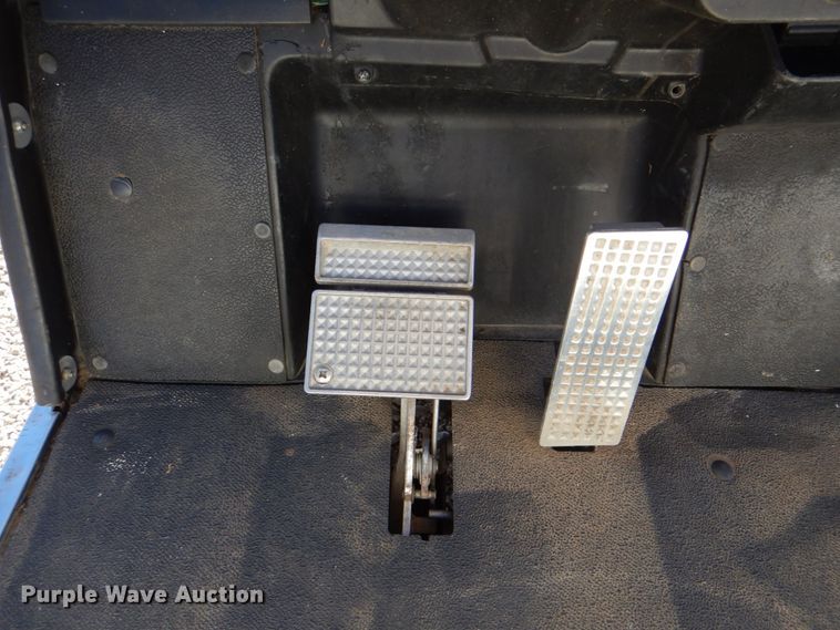 image for item DH7342 2002 Yamaha G16  golf cart