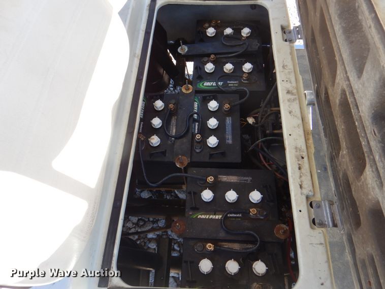 image for item DH7342 2002 Yamaha G16  golf cart