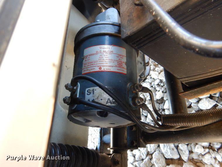 image for item DH7342 2002 Yamaha G16  golf cart